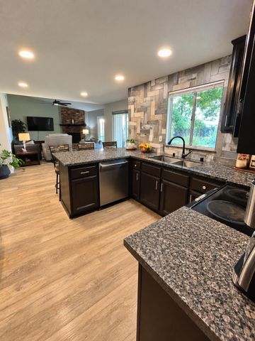 1332 Pilgrims Dr, Roseville, CA 95747