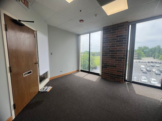7808 W COLLEGE Drive 4SW, Palos Heights, IL 60463
