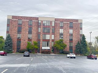 7808 W COLLEGE Drive 4SW, Palos Heights, IL 60463