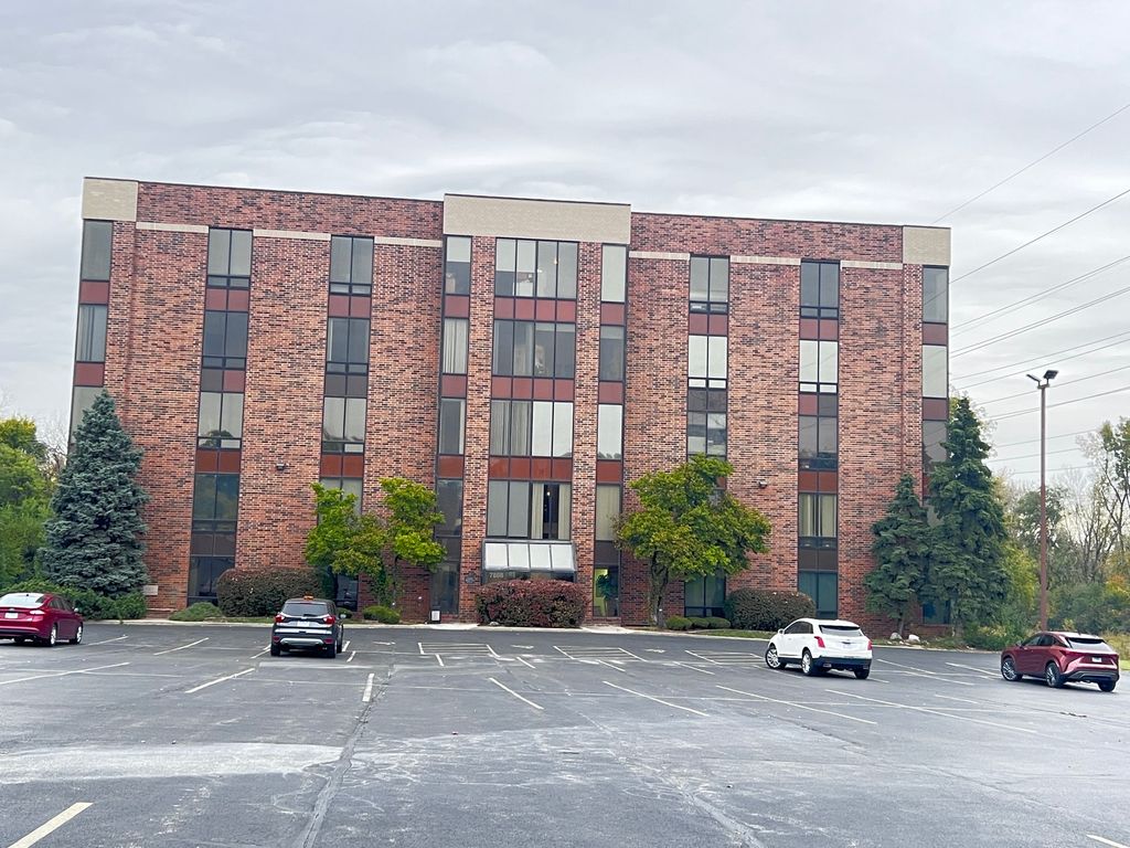 7808 W COLLEGE Drive 4SW, Palos Heights, IL 60463