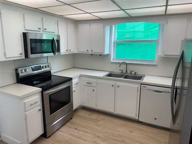 9501 E Bay Harbor Dr 5B, Bay Harbor Islands, FL 33154