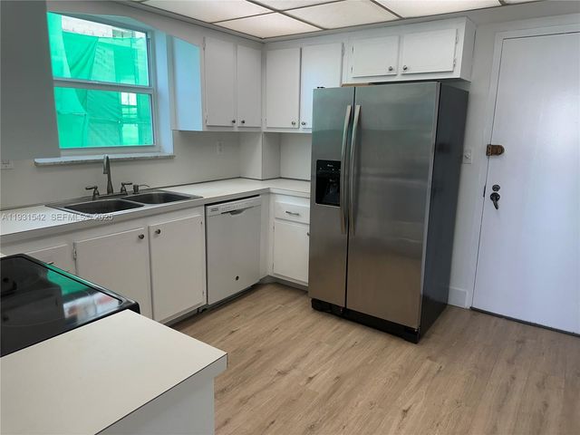 9501 E Bay Harbor Dr 5B, Bay Harbor Islands, FL 33154