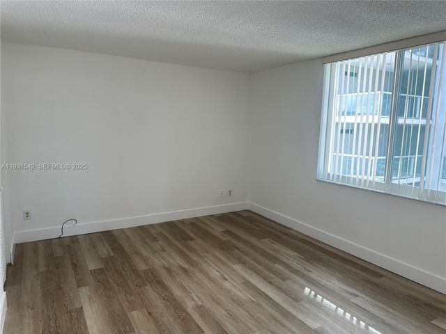 9501 E Bay Harbor Dr 5B, Bay Harbor Islands, FL 33154