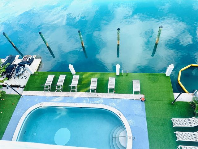 9501 E Bay Harbor Dr 5B, Bay Harbor Islands, FL 33154