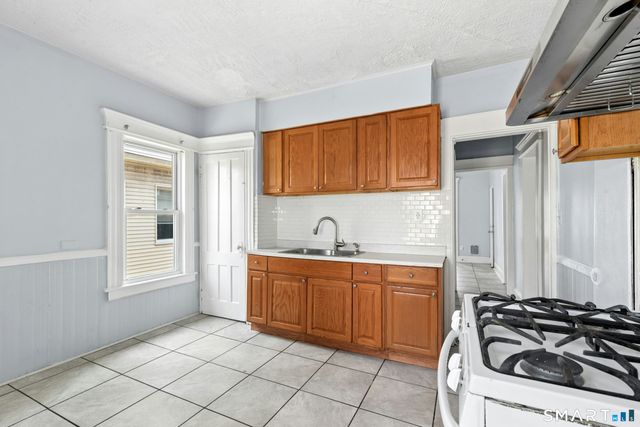 32-34 Park Terrace, Bridgeport, CT 06604
