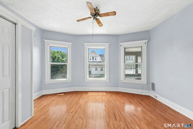 32-34 Park Terrace, Bridgeport, CT 06604