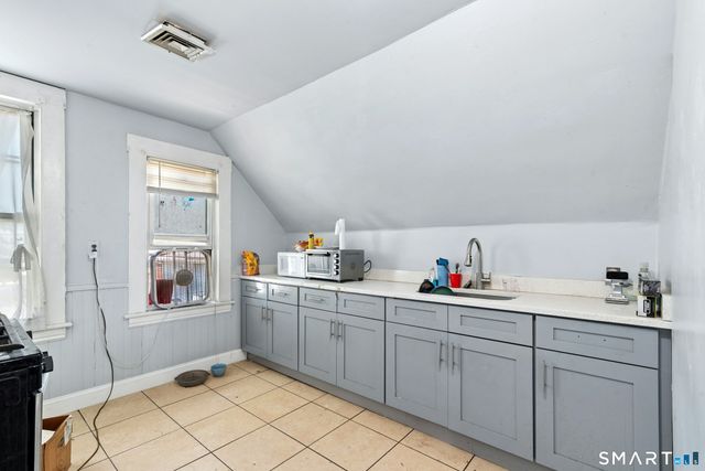 32-34 Park Terrace, Bridgeport, CT 06604