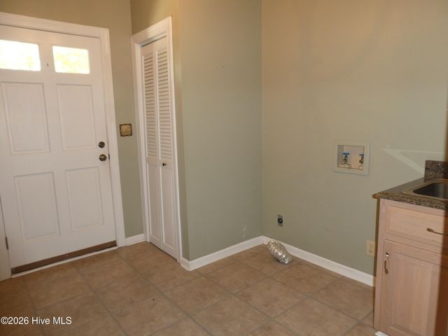 202 Walnut Cove Drive, Lumberton, NC 28358