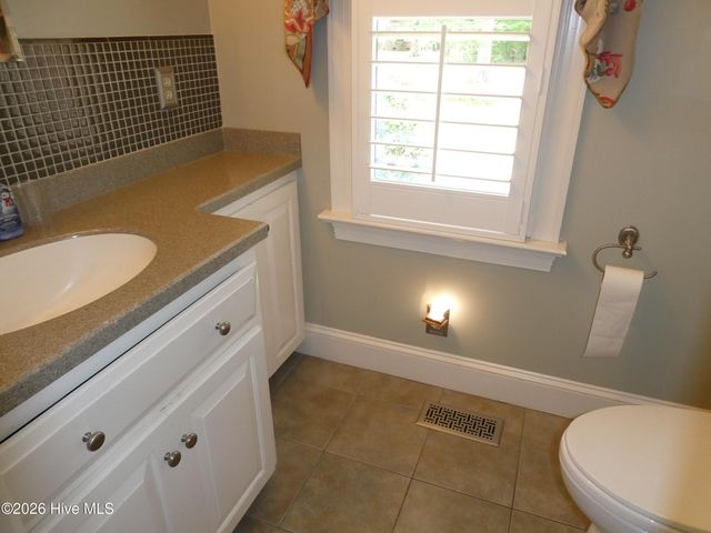 202 Walnut Cove Drive, Lumberton, NC 28358