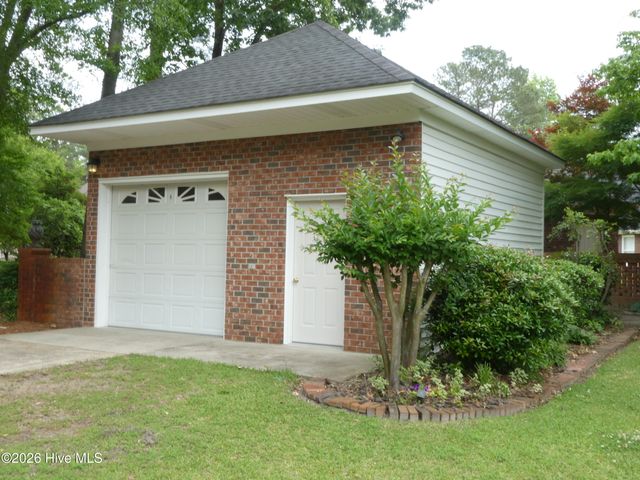 202 Walnut Cove Drive, Lumberton, NC 28358