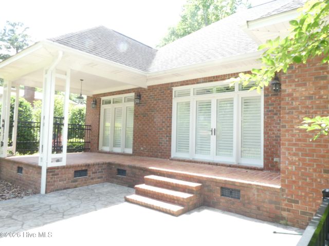 202 Walnut Cove Drive, Lumberton, NC 28358