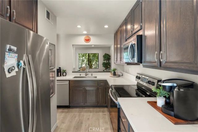 152 N Singingwood, Orange, CA 92869