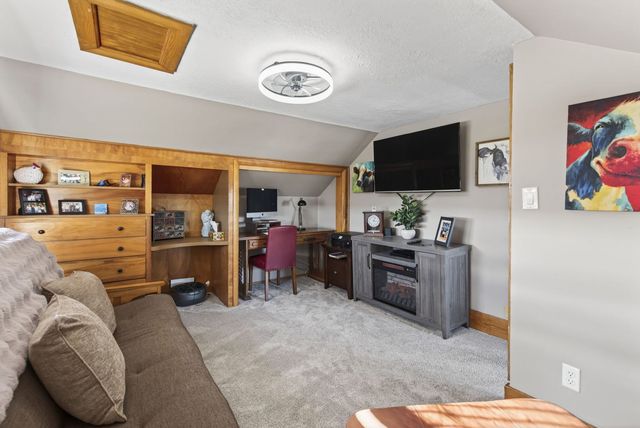 8015 148TH Avenue, Orion, IL 61273