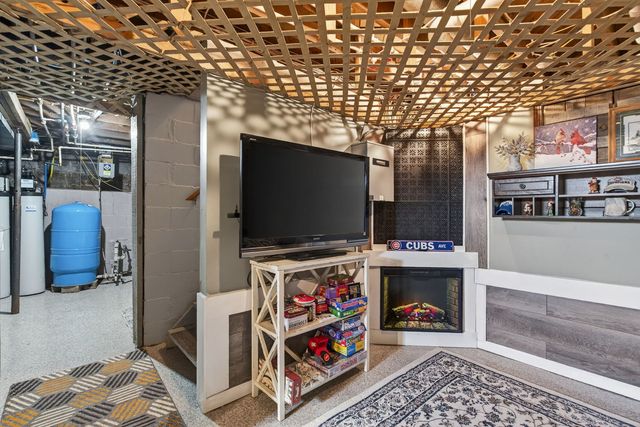 8015 148TH Avenue, Orion, IL 61273