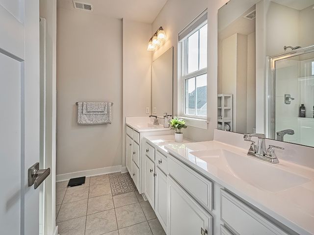 126 Lupine Dr, Adams Twp, PA 16046