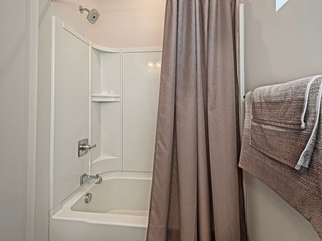 126 Lupine Dr, Adams Twp, PA 16046