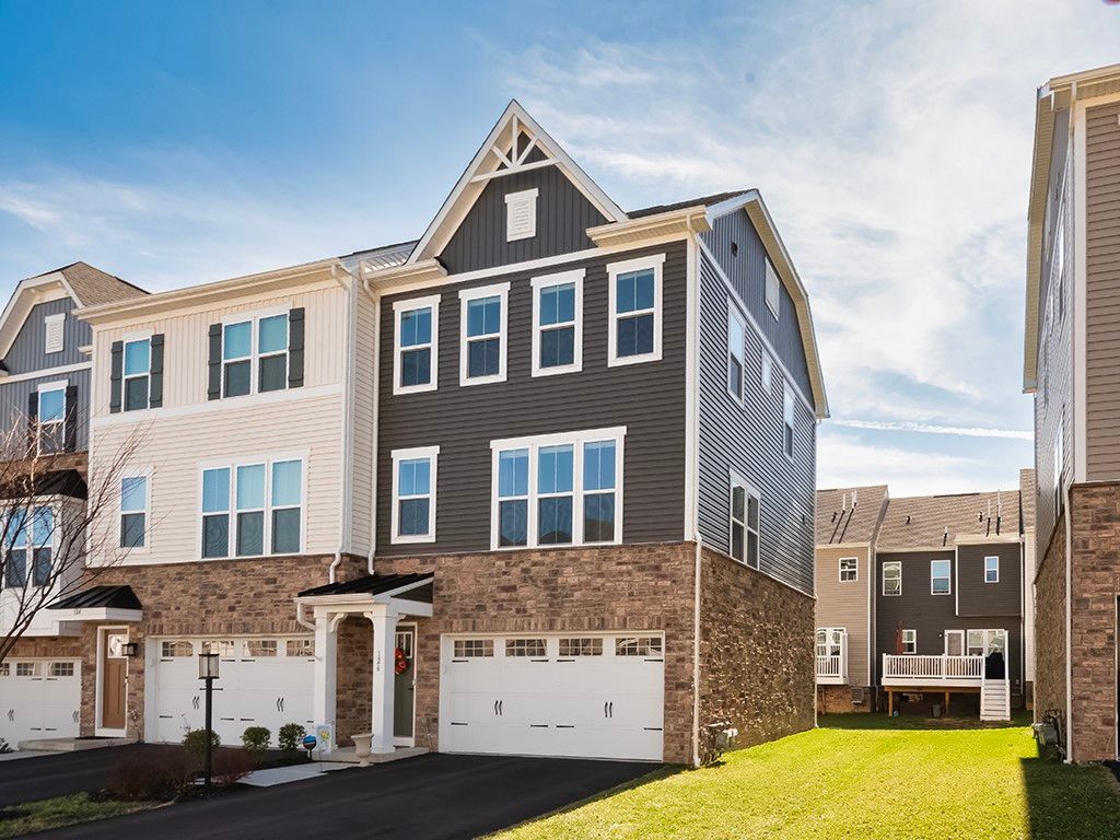 126 Lupine Dr, Adams Twp, PA 16046