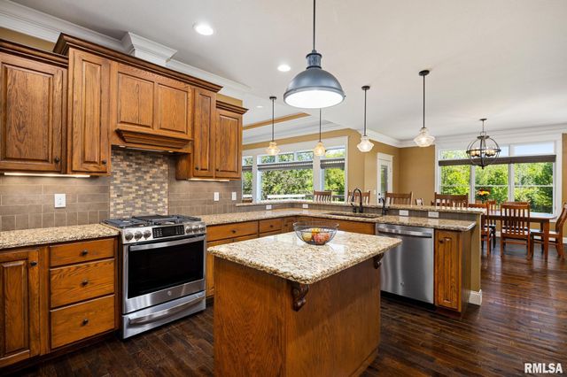 15 STREAMWOOD Court, Washington, IL 61571