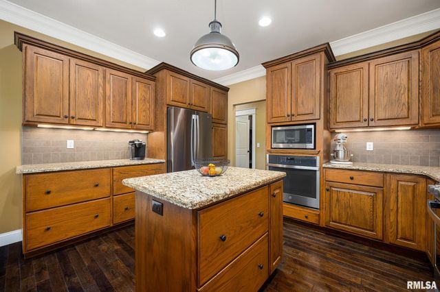 15 STREAMWOOD Court, Washington, IL 61571