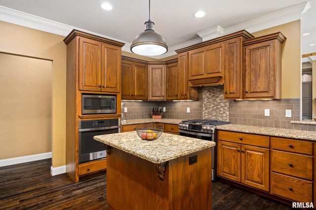 15 STREAMWOOD Court, Washington, IL 61571
