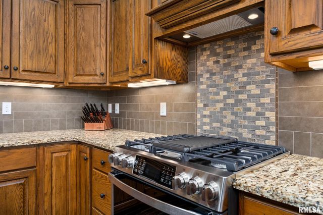 15 STREAMWOOD Court, Washington, IL 61571