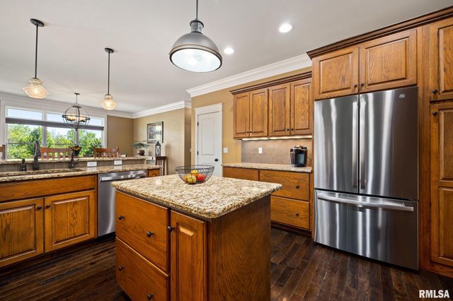 15 STREAMWOOD Court, Washington, IL 61571