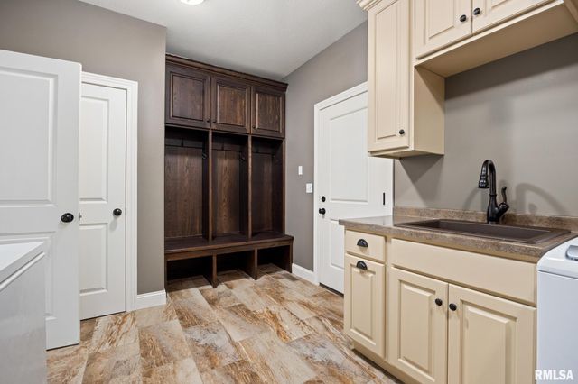 15 STREAMWOOD Court, Washington, IL 61571