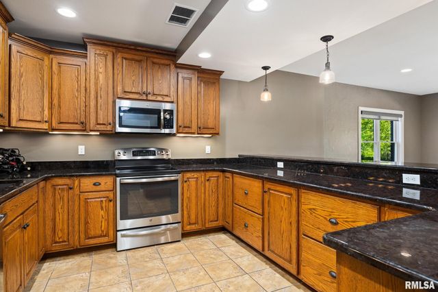 15 STREAMWOOD Court, Washington, IL 61571
