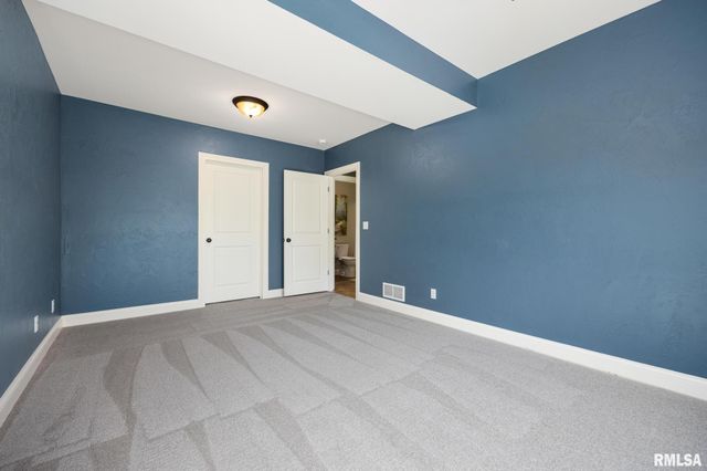 15 STREAMWOOD Court, Washington, IL 61571