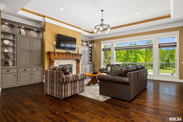 15 STREAMWOOD Court, Washington, IL 61571