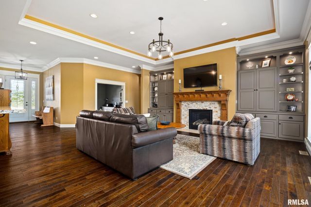 15 STREAMWOOD Court, Washington, IL 61571