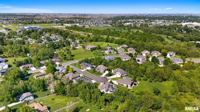 15 STREAMWOOD Court, Washington, IL 61571