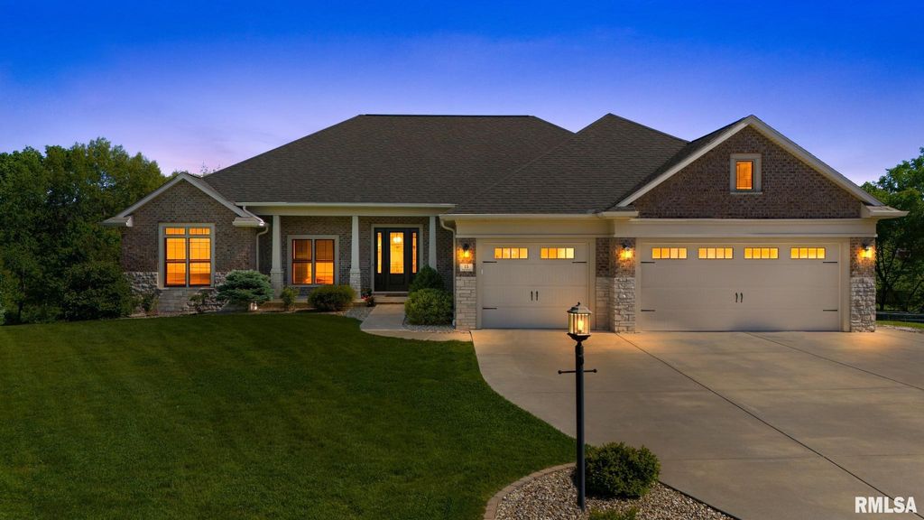 15 STREAMWOOD Court, Washington, IL 61571