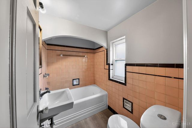 2406 Montana Avenue, Cincinnati, OH 45211