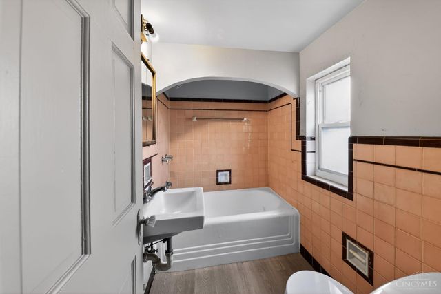 2406 Montana Avenue, Cincinnati, OH 45211