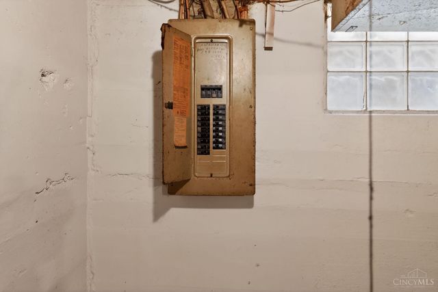 2406 Montana Avenue, Cincinnati, OH 45211