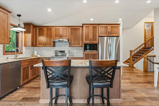 8821 Rainier Court, Woodbury, MN 55125