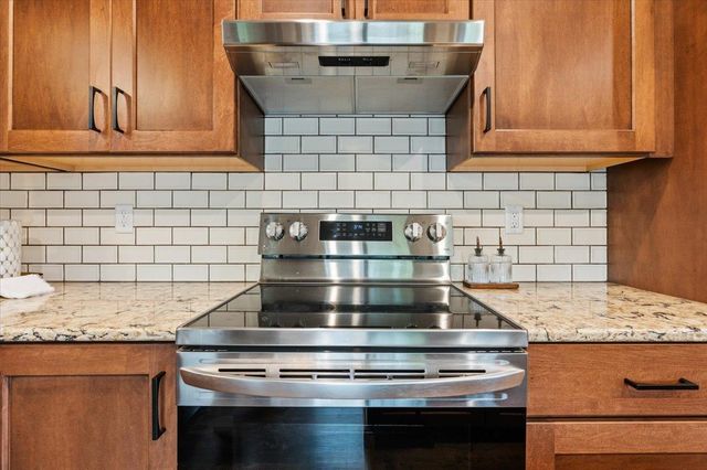 8821 Rainier Court, Woodbury, MN 55125
