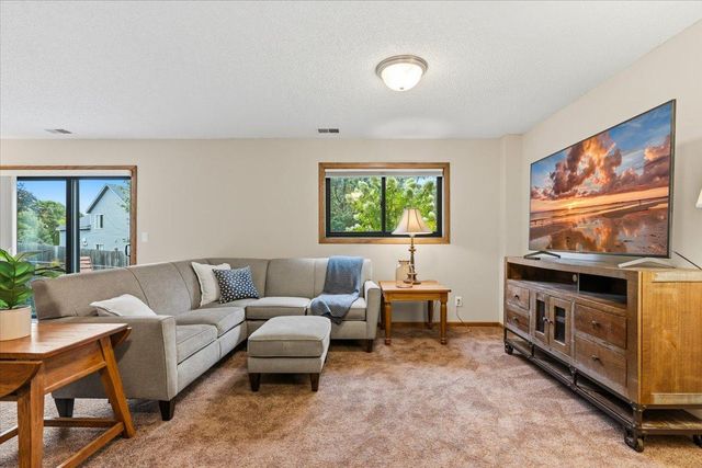8821 Rainier Court, Woodbury, MN 55125