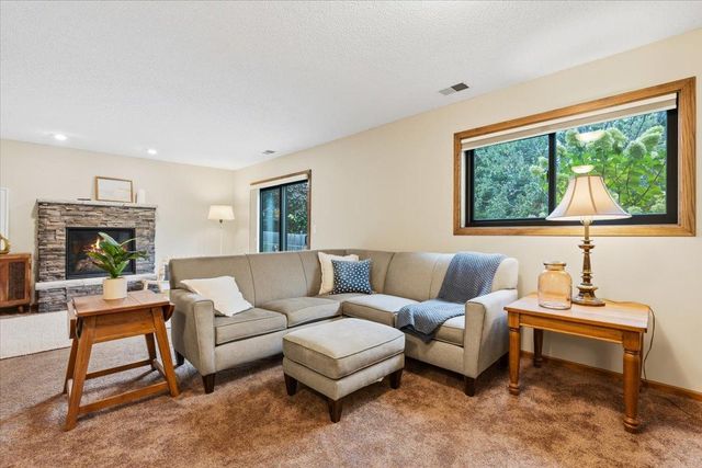8821 Rainier Court, Woodbury, MN 55125