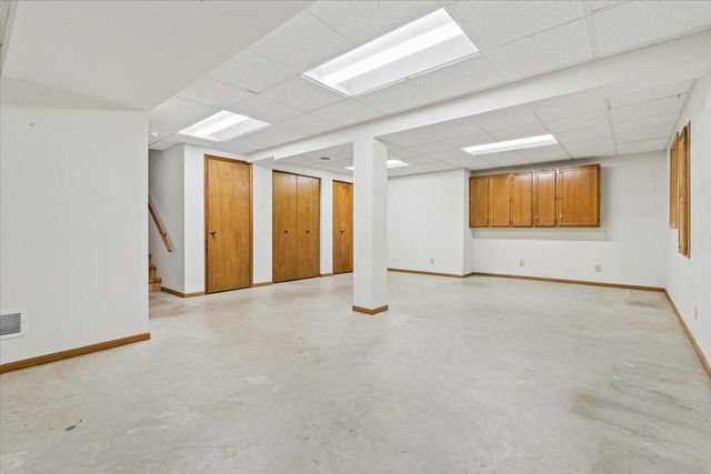 8821 Rainier Court, Woodbury, MN 55125