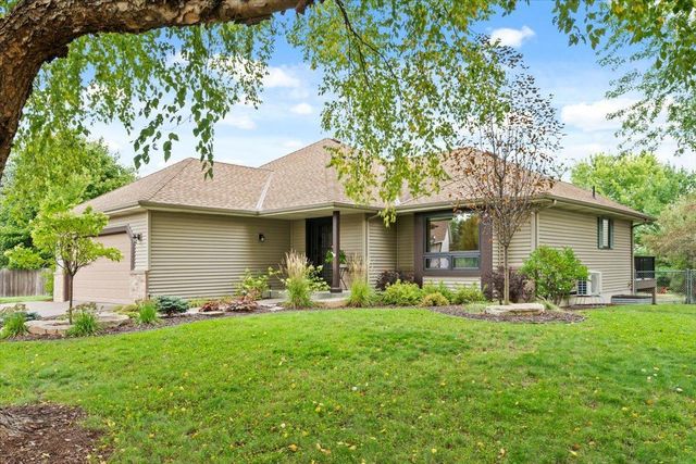 8821 Rainier Court, Woodbury, MN 55125