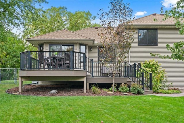 8821 Rainier Court, Woodbury, MN 55125