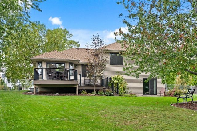 8821 Rainier Court, Woodbury, MN 55125