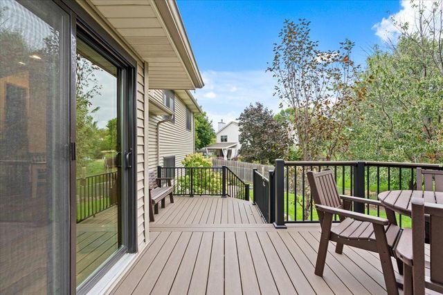 8821 Rainier Court, Woodbury, MN 55125