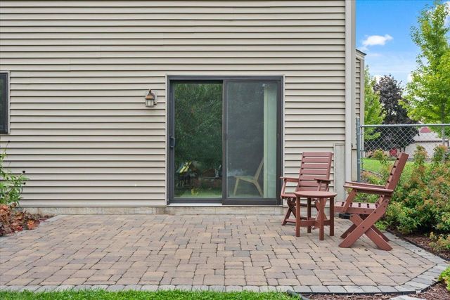 8821 Rainier Court, Woodbury, MN 55125