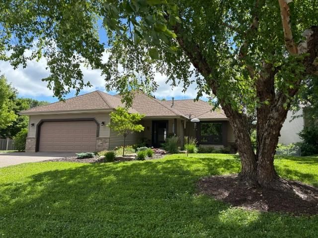 8821 Rainier Court, Woodbury, MN 55125