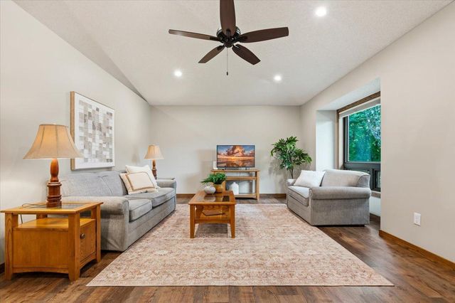 8821 Rainier Court, Woodbury, MN 55125