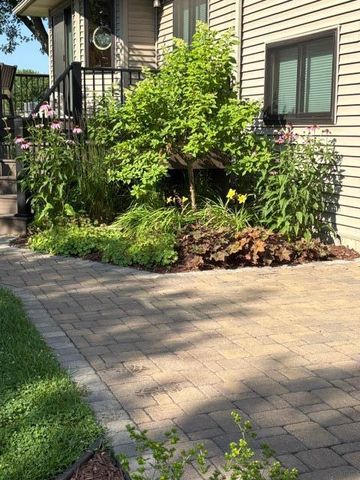 8821 Rainier Court, Woodbury, MN 55125