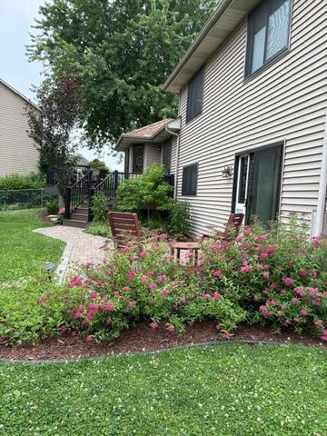 8821 Rainier Court, Woodbury, MN 55125